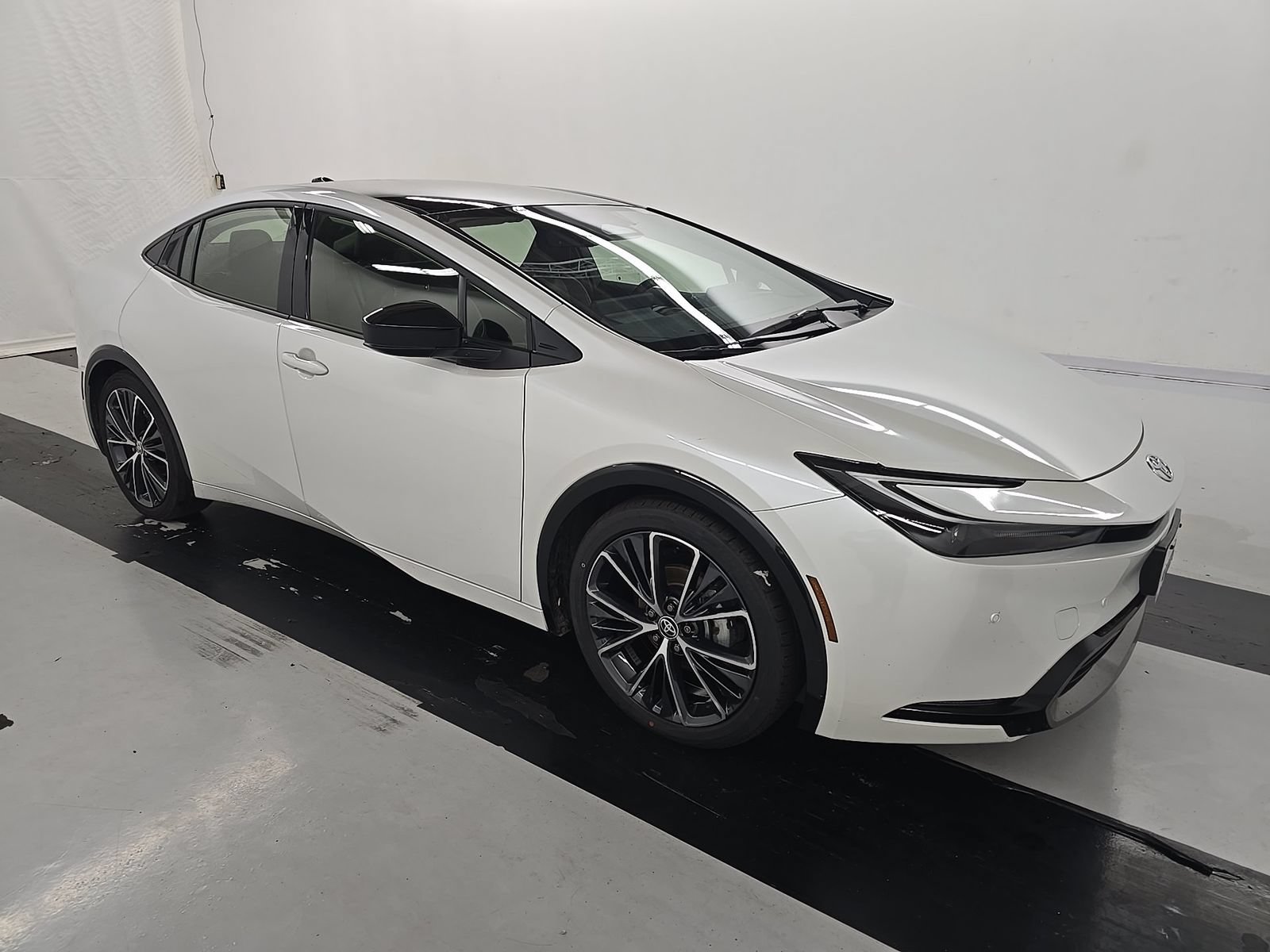 Certified 2025 Toyota Prius XLE FWD image 38