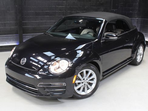 Used 2018 Volkswagen Beetle 2.0T S w/ Style & Comfort Package image 4