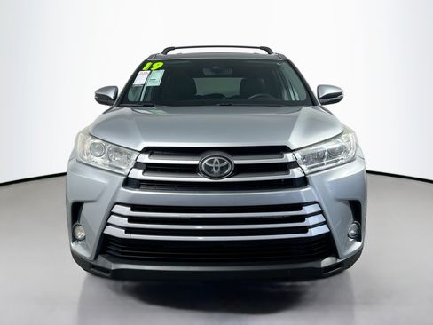 Used 2019 Toyota Highlander XLE FWD image 11