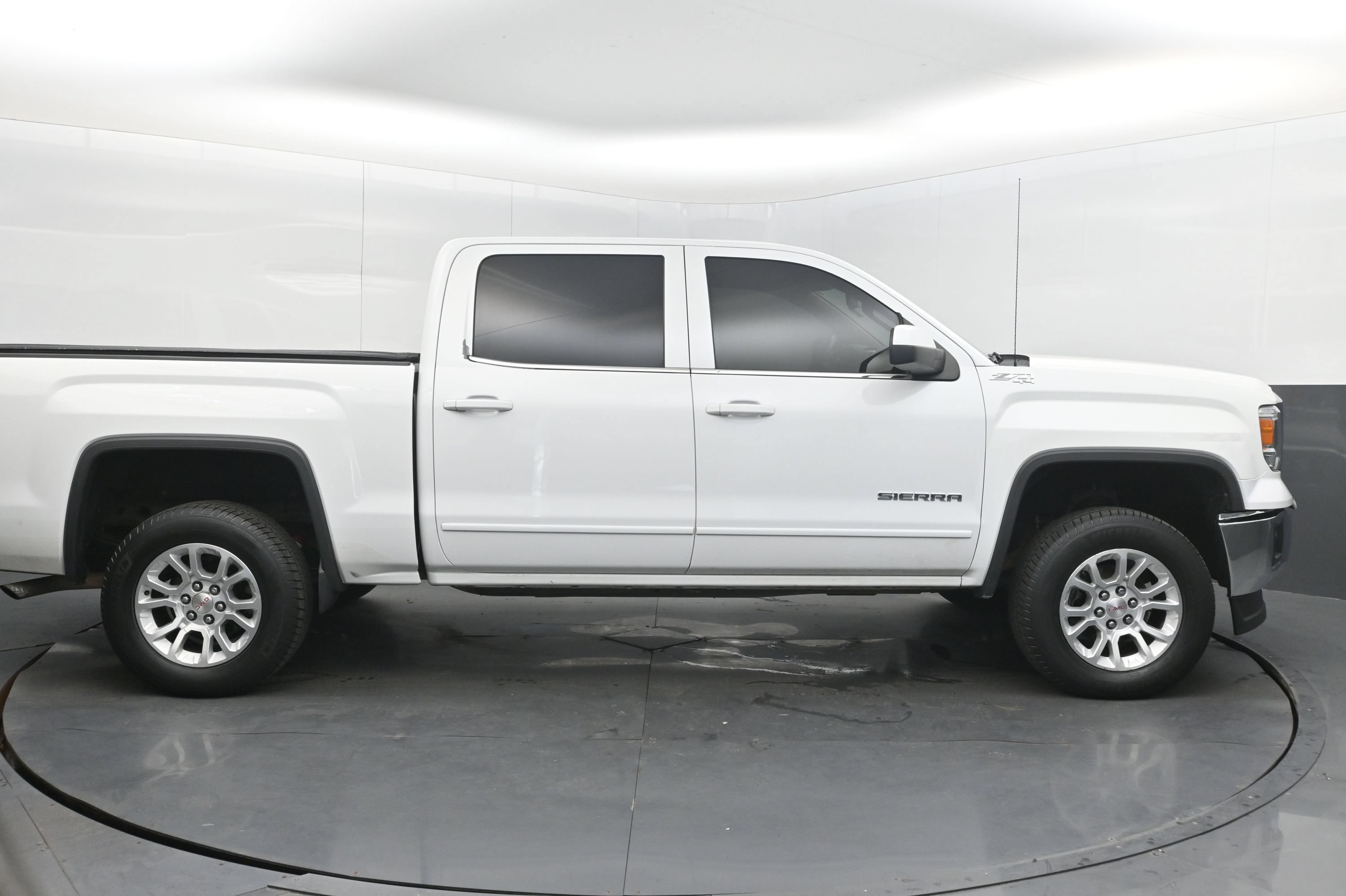 Used 2015 GMC Sierra 1500 SLE w/ SLE Value Package AWD/4WD image 10