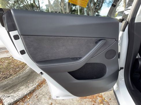 Used 2023 Tesla Model Y Long Range image 21