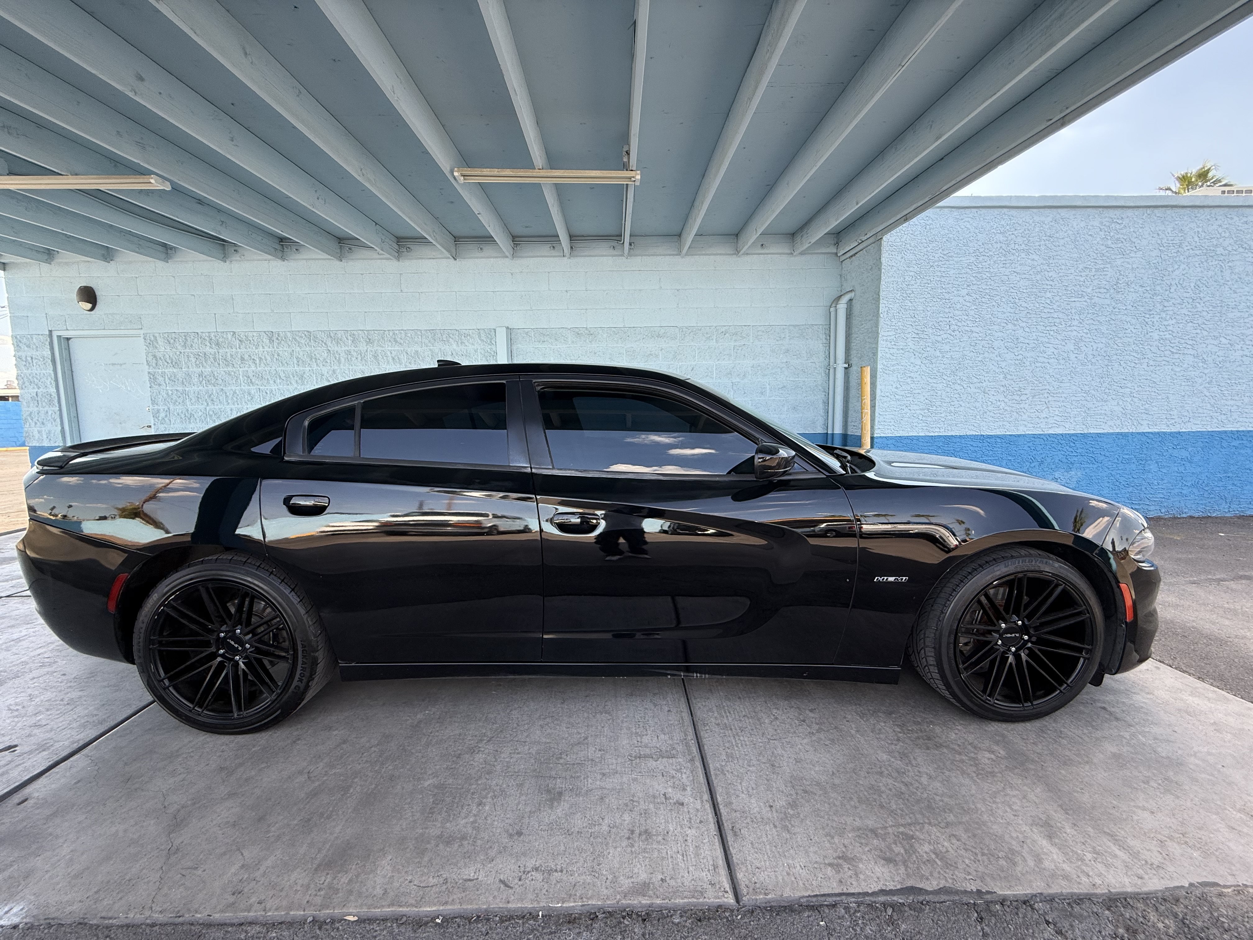 Used 2017 Dodge Charger R/T RWD image 2