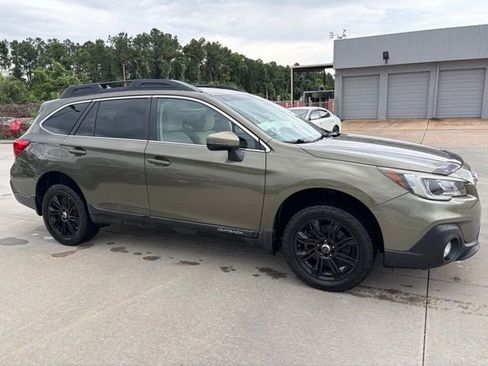 Used 2018 Subaru Outback 2.5i Premium AWD/4WD image 5