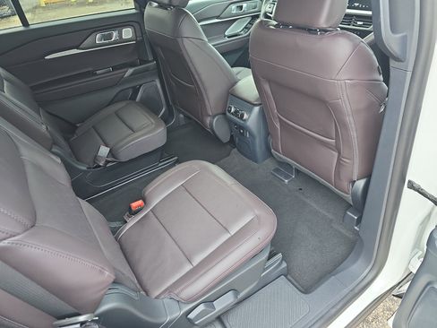 New 2026 Ford Explorer Platinum image 12