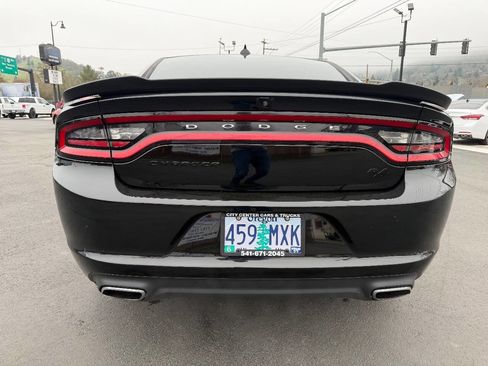Used 2017 Dodge Charger R/T w/ Navigation & Travel Group image 19