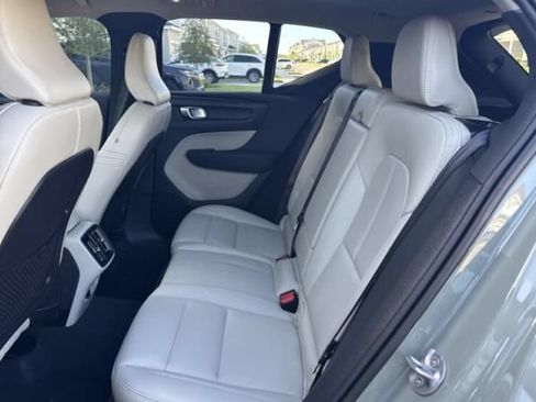 Used 2024 Volvo XC40 B5 Plus AWD/4WD image 4