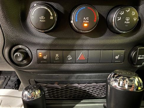 Used 2018 Jeep Wrangler Unlimited Sport S image 15