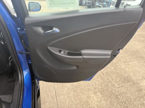 Used 2017 Chevrolet Volt Premier w/ Driver Confidence II Package image 40