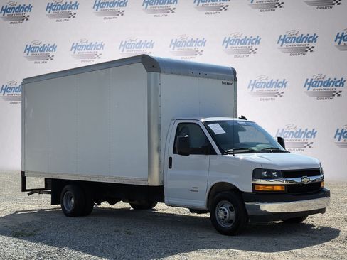 Used 2024 Chevrolet Express 4500 Extended w/ Power Convenience Package RWD image 2