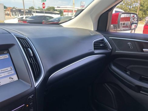 Used 2017 Ford Edge Titanium FWD image 36