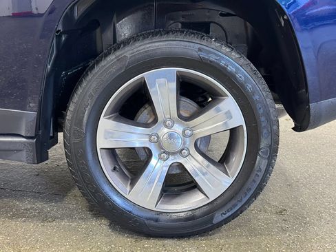 Used 2017 Jeep Compass High Altitude FWD image 29
