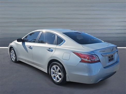 Used 2015 Nissan Altima 2.5 S w/ Power Driver Seat Package image 4