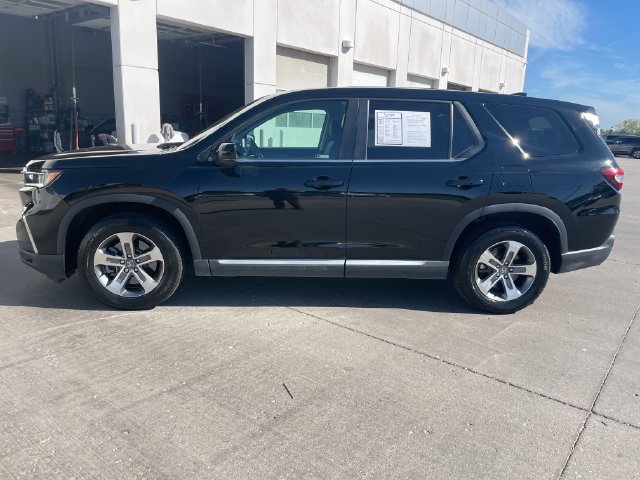Used 2025 Honda Pilot EX-L image 2
