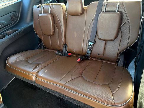 Used 2019 Chrysler Pacifica Limited w/ Tire & Wheel Group image 9