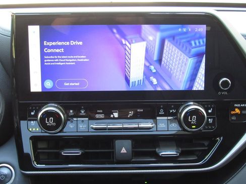 Used 2025 Toyota Highlander Platinum AWD/4WD image 34