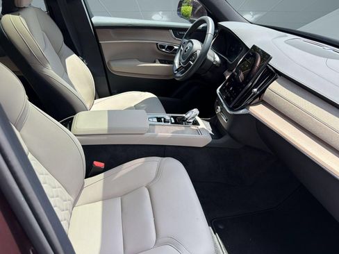 Certified 2025 Volvo XC90 B6 Core AWD/4WD image 25