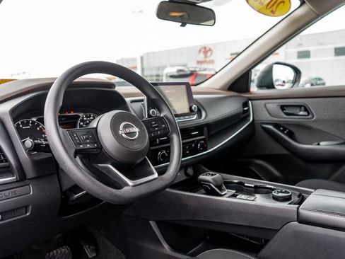 Used 2023 Nissan Rogue S image 18