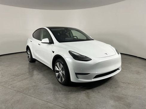Used 2022 Tesla Model Y Long Range AWD/4WD image 2