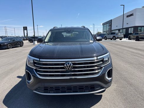 Used 2024 Volkswagen Atlas SE FWD image 2