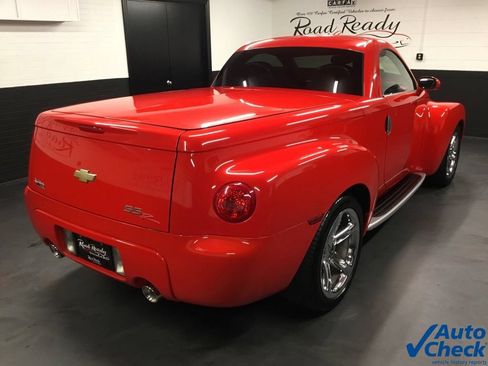 Used 2005 Chevrolet SSR w/ Preferred Equipment Group RWD image 22
