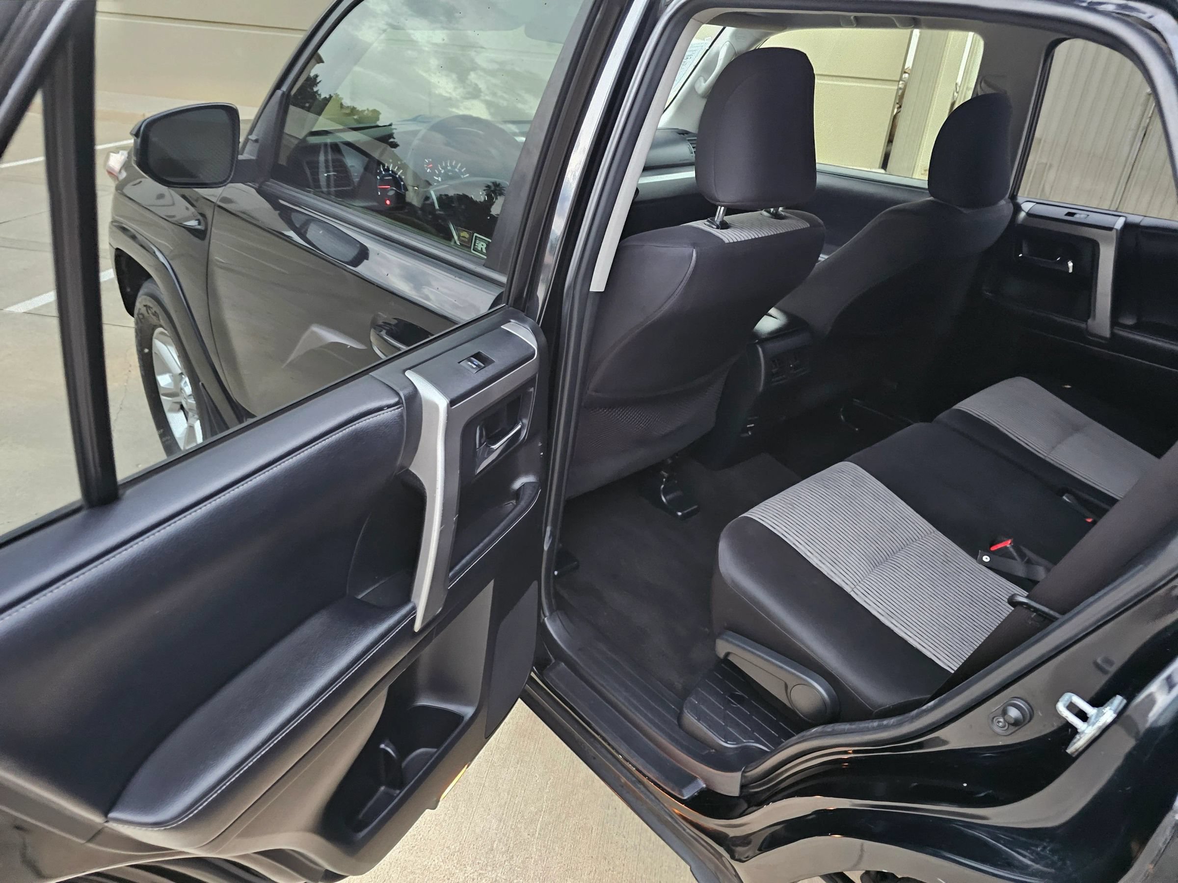 Used 2017 Toyota 4Runner SR5 RWD image 18