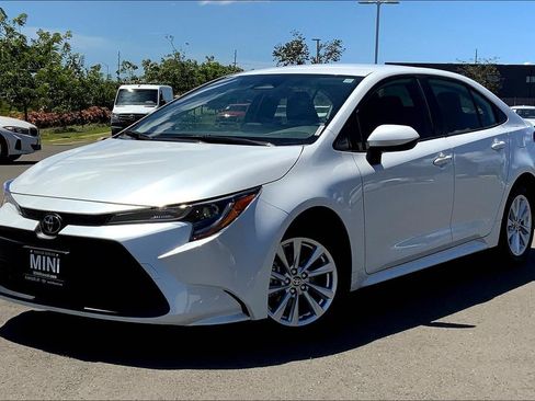 Used 2024 Toyota Corolla LE image 2