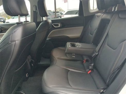 Used 2022 Jeep Compass Limited image 13
