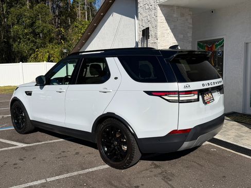 Used 2019 Land Rover Discovery SE image 12