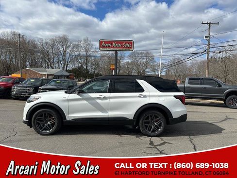 Used 2025 Ford Explorer ST-Line w/ ST-Line Street Pack image 2