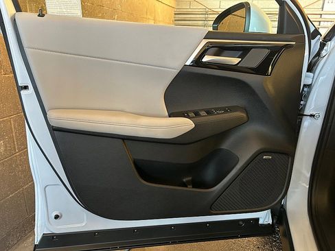 New 2026 Mitsubishi Outlander SE image 17