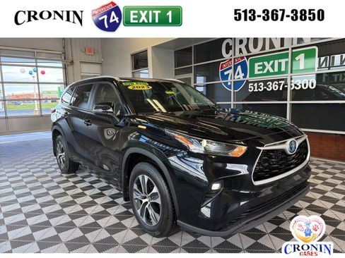 Used 2023 Toyota Highlander XLE AWD/4WD image 1