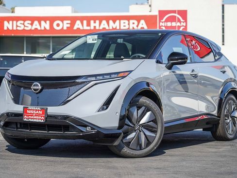 New 2025 Nissan Ariya Platinum image 2