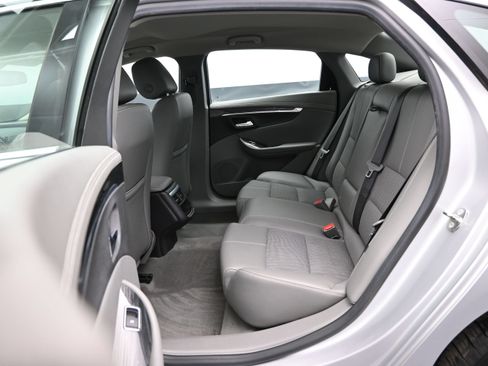 Used 2018 Chevrolet Impala LT FWD image 11