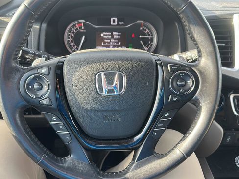 Used 2017 Honda Pilot Touring image 14