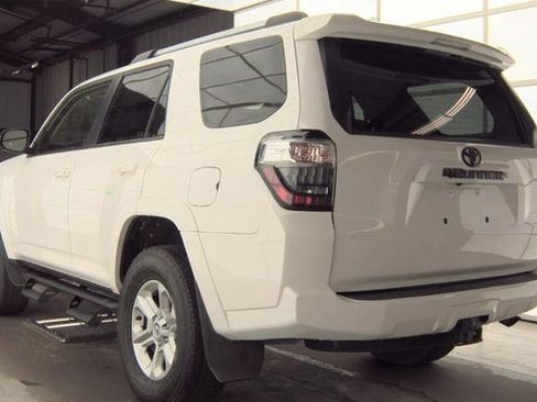 Used 2019 Toyota 4Runner SR5 Premium image 2