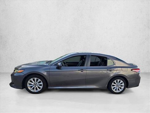 Used 2018 Toyota Camry LE FWD image 8