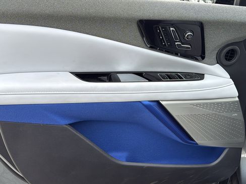 New 2026 Cadillac Optiq Luxury 2 image 9