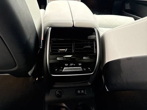 Used 2024 BMW X7 xDrive40i w/ Premium Package AWD/4WD image 15