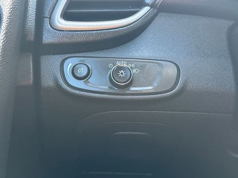 Used 2017 Chevrolet Trax LT image 29