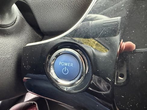 Used 2019 Toyota Prius L Eco w/ Carpet Mat Package image 24