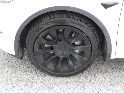 Used 2021 Tesla Model Y Long Range AWD/4WD image 11