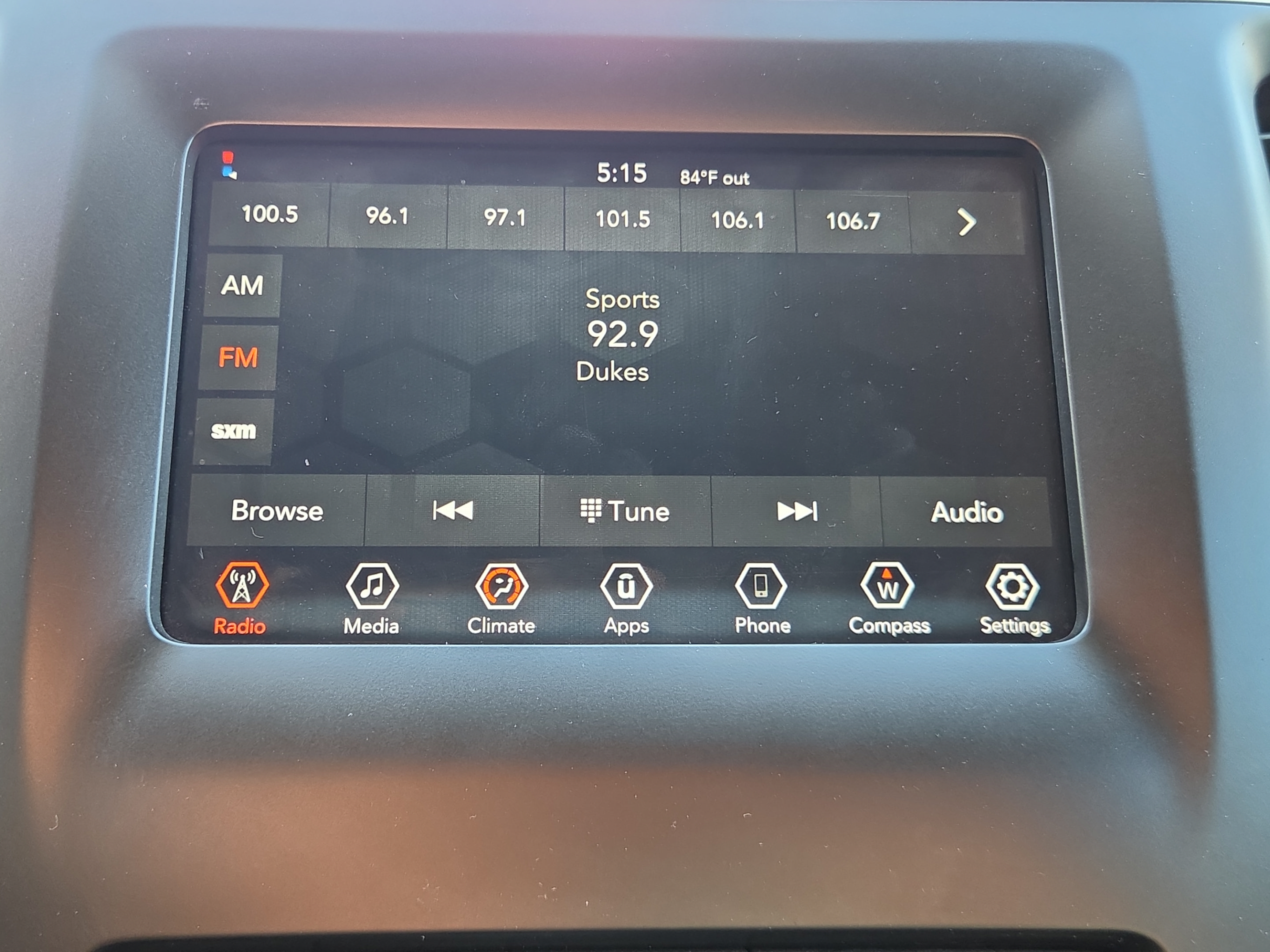 Used 2019 Jeep Cherokee Latitude Plus FWD image 17