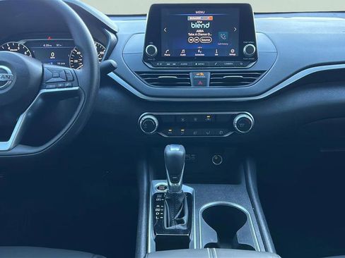 Used 2022 Nissan Altima 2.5 SV image 12