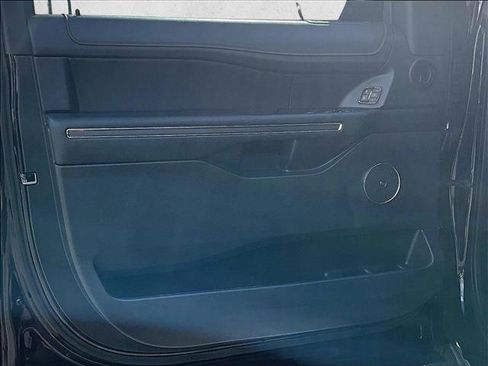 Used 2022 Ford Expedition Max Limited image 18