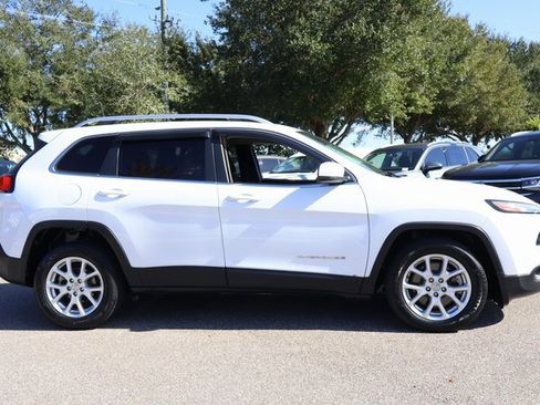 Used 2017 Jeep Cherokee Latitude w/ Safety/Convenience Group image 8
