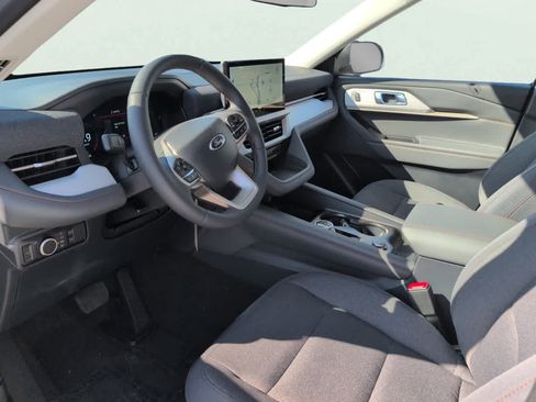 New 2026 Ford Explorer Active RWD image 8