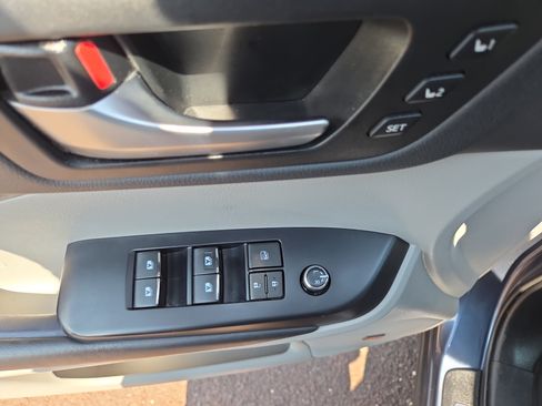 Certified 2019 Toyota Highlander Limited AWD/4WD image 33