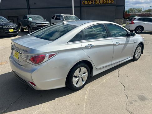 Used 2013 Hyundai Sonata Hybrid FWD image 3