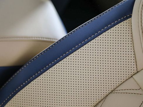 Used 2025 Nissan Sentra SV w/ SV Premium Package image 25