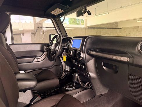 Used 2014 Jeep Wrangler Sport w/ Connectivity Group AWD/4WD image 20